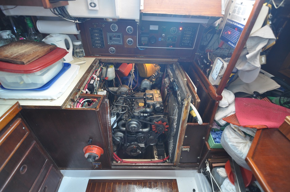 Tundras Yanmar 38 HP Diesel Engine
      Instalation 1999