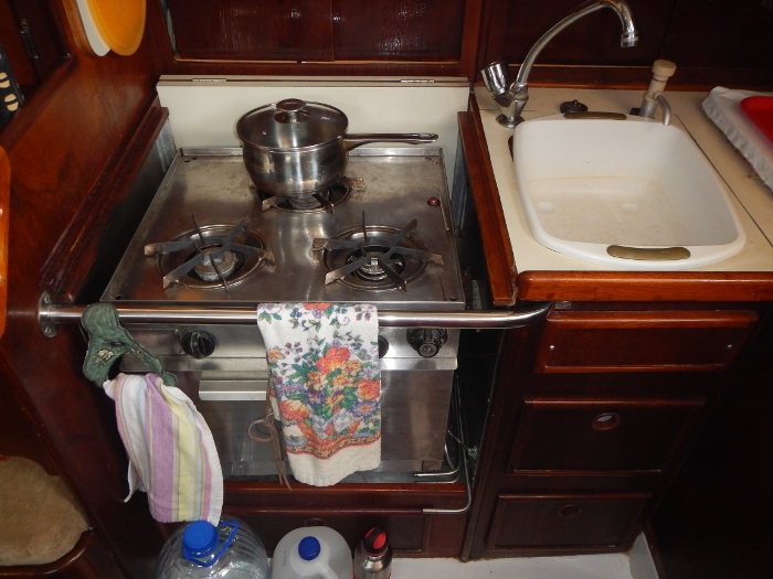 2016 Tundra Closeup Propane Stove and Sink