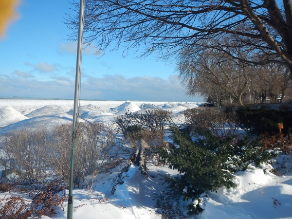 2018 Jan 30 Lake Huron Shoreline Looking to the East
