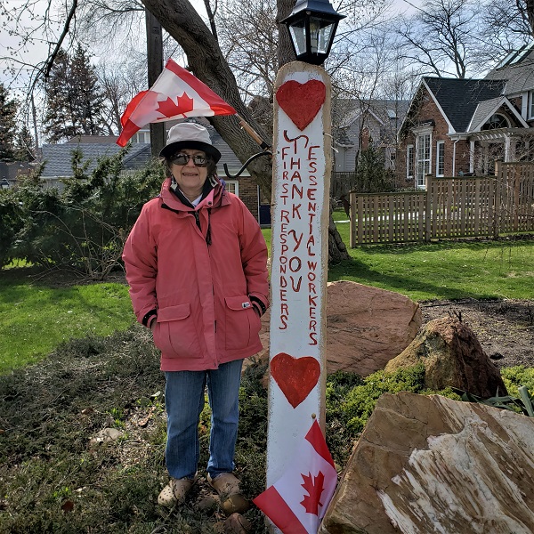 2020 BCt Kathy poses at Thankyou Sign for 1st line workers
