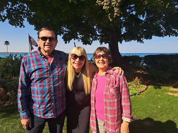 2022 Johnny Visit with Tracy & Kathy