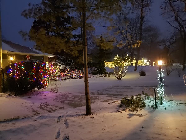 2022 BCt Xmas Eve lights looking east over the driveway