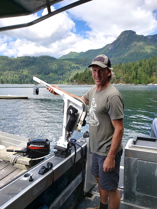 2023 Greg with Prawn hoist at St Vincents Bay