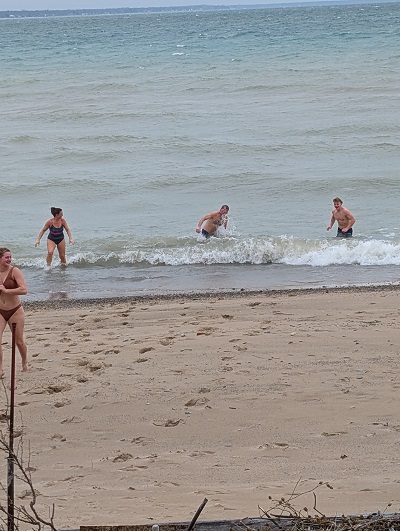 2024 Dec 31 The Kirby Family cool off in LH