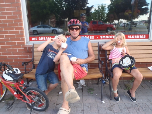 2013 Beacon Court A stop at the Ice Cream Store