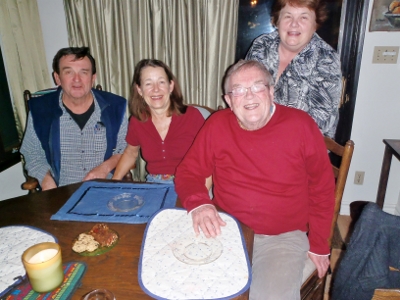 2013
      Ron & wendy pay a visit to Beacon Court