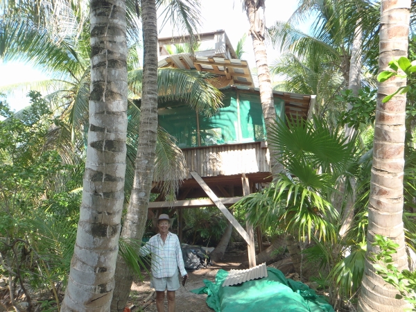 John and Betty fellow yachties and
            their casila in the palms