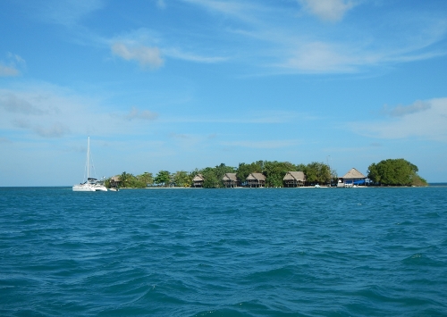 Iguana Dance anchored off North Mono in
            Belize